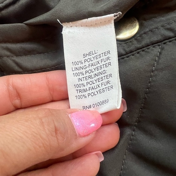 Mia & Tess brand new reversible olive green/fur vest. Size Small. - Picture 5 of 9